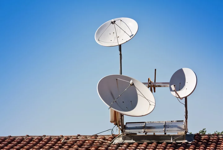 Telewizja naziemna i satelitarna – szybki montaż anten